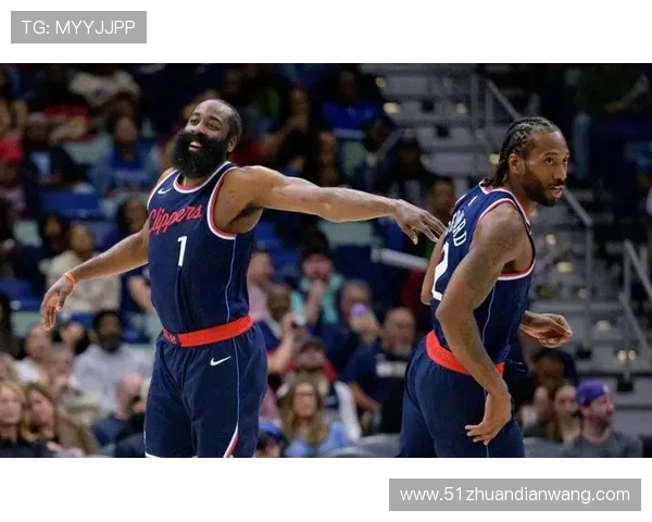 哈登谈团队成长以比赛为镜通过录像总结调整实现核心凝聚力